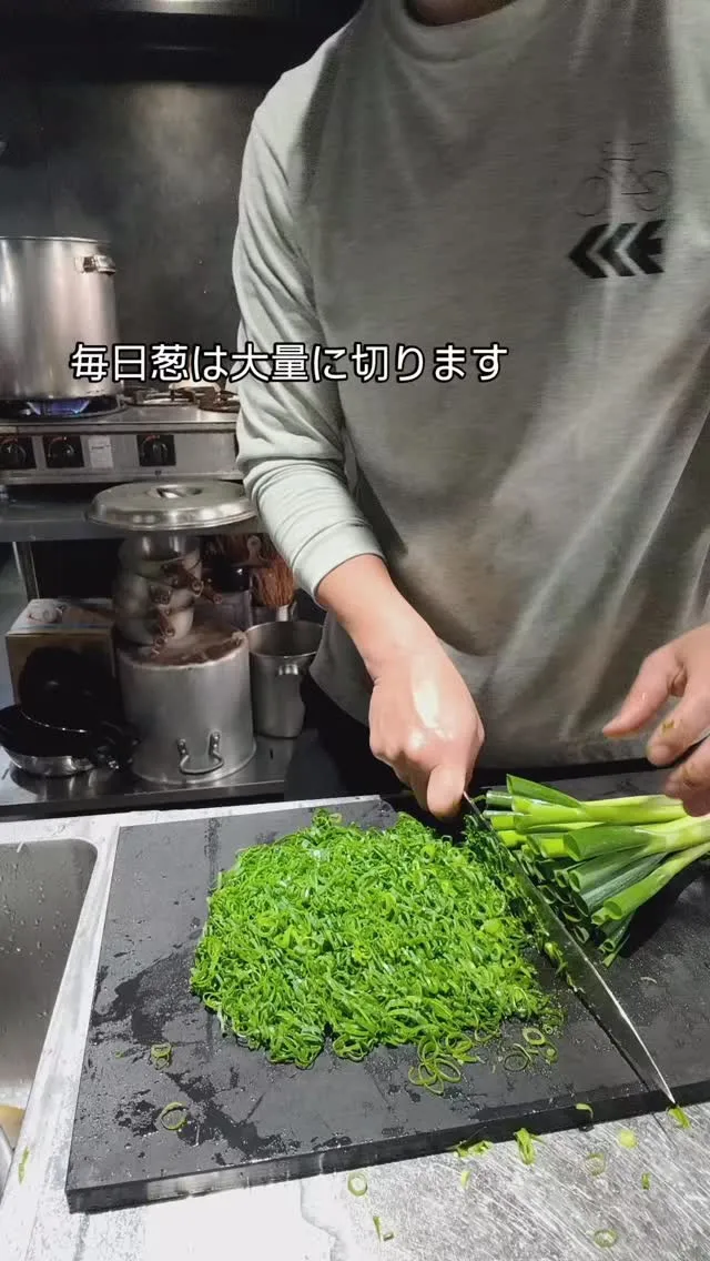 薬味葱の仕込み風景